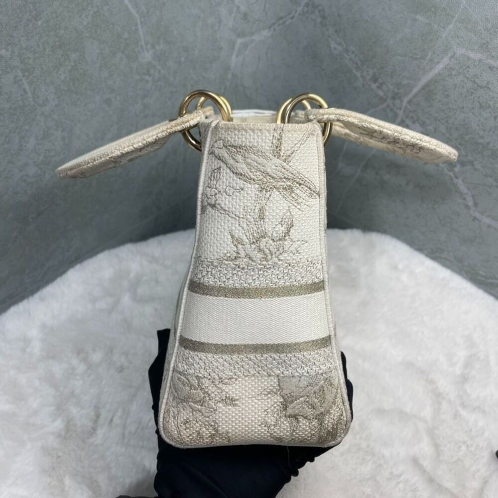 Dior Women Pre-Loved Bag Very Good Condition - Picture 3 of 9